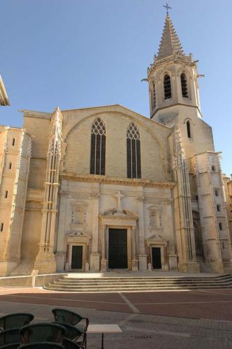 Appartement Climatise Avec Cour En Centre Ville Carpentras Exterior photo